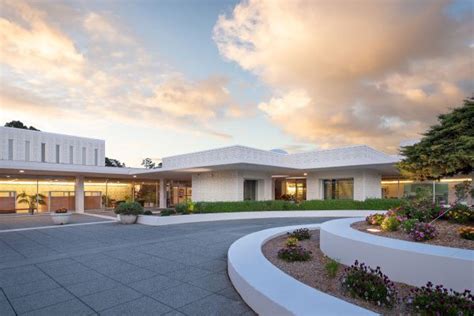 Community Hospital Of Monterey Peninsula: Expert Care Close To Home